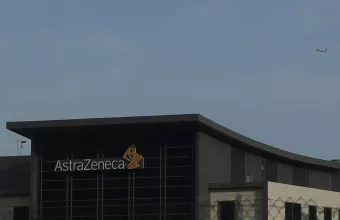 «Τσουνάμι» για το εμβόλιο της AstraZeneca: Και η Ισπανία αναστέλλει τη χρήση του 