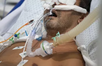 Ο Σβαρτσενέγκερ, ο ρινόκερος κι οι ανεμβολίαστοι