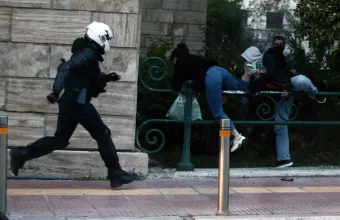 Επτά συλλήψεις από τη συγκέντρωση για Κουφοντίνα - Πρόστιμο 300 ευρώ και στους 29 προσαχθέντες