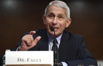 Φάουτσι για νέα μετάλλαξη: Οι ΗΠΑ μελετούν τα δεδομένα για να αποφασίσουν για ταξιδιωτικές απαγορεύσεις	