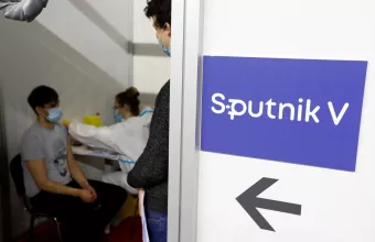 Πεκίνο -Μόσχα «έδωσαν τα χέρια» για παραγωγή του εμβολίου Sputnik V στην Κίνα