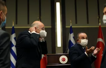 Γερμανικός Τύπος: «Χάος στη συνέντευξη Τύπου Δένδια-Τσαβούσογλου»