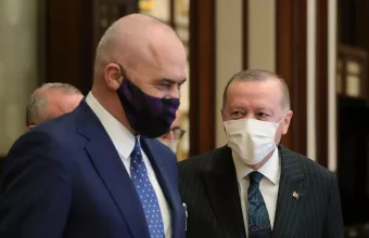 Aγάπη μόνο: Πρωτοφανής προεκλογική παρέμβαση Ερντογάν υπέρ... Ράμα σε εγκαίνια!