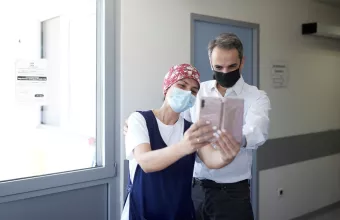 Μητσοτάκης για εμβολιασμούς: Η νεολαία δείχνει το δρόμο - Τι υποσχέθηκε στους υγειονομικούς