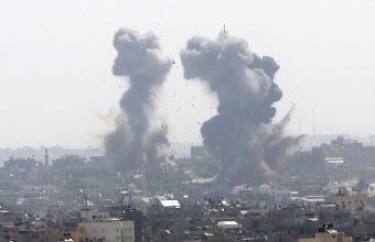Ισραηλινές αεροπορικές επιδρομές συνεχίζουν να πλήττουν τη Γάζα -42.000 Παλαιστίνιοι έχουν εγκαταλείψει τα σπίτια τους
