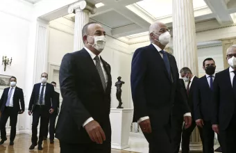 Διπλωματικές πηγές για συνάντηση Δένδια-Τσαβούσογλου: Ειλικρινής και εφ' όλης της ύλης συζήτηση 