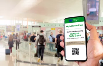 Κορωνοϊός: Ανανέωση πιστοποιητικού εμβολιασμού μόνο με τρίτη δόση- Οι συζητήσεις στην Ε.Ε