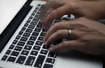 Με τηλεργασία θα λειτουργήσει αύριο Πέμπτη το δημόσιο 