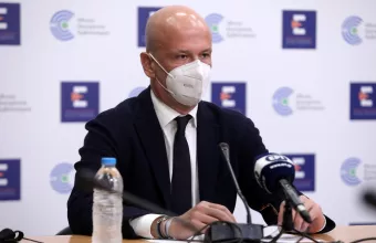 «Καμπανάκι» Ρέτσου για νησιά με χαμηλό επίπεδο εμβολιασμού – Κίνδυνος για την τουριστική σεζόν