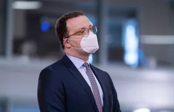 Γερμανία-Covid-19: Ζούμε την «πανδημία των ανεμβολίαστων» προειδοποιεί ο Γενς Σπαν