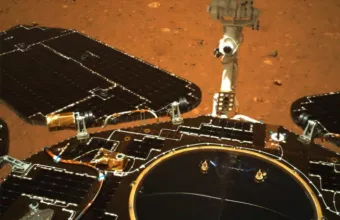 Άρης: Το κινεζικό ρόβερ κινήθηκε για πρώτη φορά πάνω στην επιφάνεια του πλανήτη