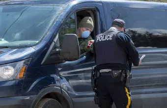 Κορωνοϊός -Σκληραίνουν τα μέτρα στον Καναδά: Το Κεμπέκ επιβάλει φόρο στους ανεμβολίαστους