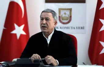 Προκαλεί ξανά ο Ακάρ – Βλέπει πάλι «προβοκάτσιες»