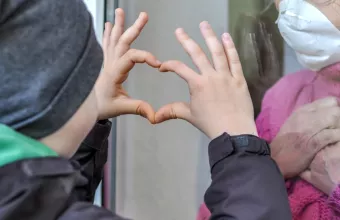 Κορωνοϊός: Τι γίνεται σε οικογένειες με εμβολιασμένα και μη μέλη