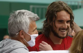 Πατέρας Τσιτσιπά: Απαντά μετά το σάλο γιατί δεν έχει εμβολιαστεί ο Στέφανος 