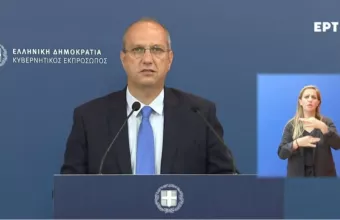 Οικονόμου: Στο τραπέζι η επέκταση της υποχρεωτικότητας – Τι θα κρίνει τις αποφάσεις