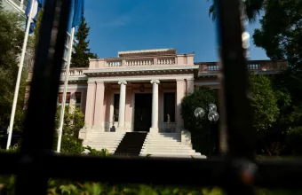 Κορωνοϊός: Σύσκεψη στο Μαξίμου για την αυστηρή τήρηση των μέτρων προστασίας