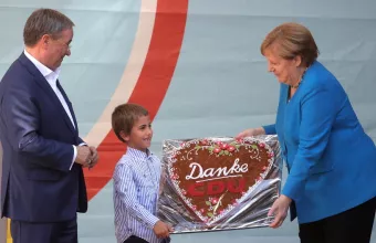 «Αντίο μανούλα»: Η Γερμανία αποχαιρετά την «αιώνια» καγκελάριό της, Μέρκελ