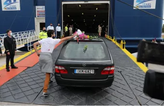 Στο πλοίο για Κρήτη η σορός του Μίκη Θεοδωράκη