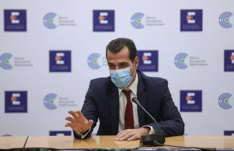 Πλεύρης: Με Rapid test σε λιανεμπόριο, τράπεζες, κομμωτήρια οι ανεμβολίαστοι- Όλα τα μέτρα που ισχύουν