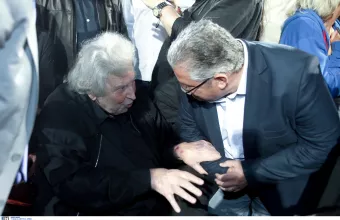 H τελευταία επιθυμία του Μ. Θεοδωράκη στον Δ.Κουτσούμπα: «Θέλω να αφήσω αυτό τον κόσμο σαν κομμουνιστής»