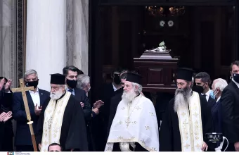 Ο αποχαιρετισμός στο Μίκη Θεοδωράκη με το φακό του Ομέρ Ζουλφού Λιβανελί (vids – pics) 