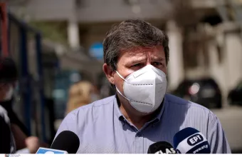 Ξανθός – ΣΥΡΙΖΑ: Δεν περισσεύει κανείς - Αναστολή εφαρμογής του νόμου για τους ανεμβολίαστους