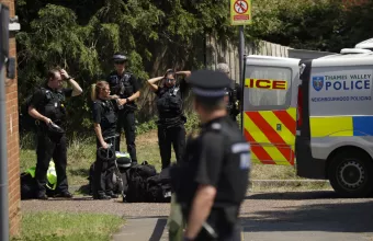 Σχεδόν «αποκεφάλισε» το 14χρονο θύμα του ο δράστης με το σπαθί στο Λονδίνο