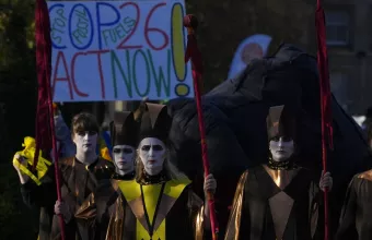 COP26: Εκατοντάδες διαδηλωτές στη Γλασκώβη ζητούν από τους ηγέτες να αναλάβουν δράση για το κλίμα