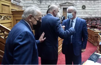 Αποδοκιμασία Δένδια σε Μπογδάνο στη Βουλή, για αντικομουνιστική ρητορική