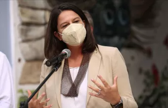 Κεραμέως: Καμία συζήτηση για κλείσιμο σχολείων – Τι θα γίνει με τους αρνητές γονείς