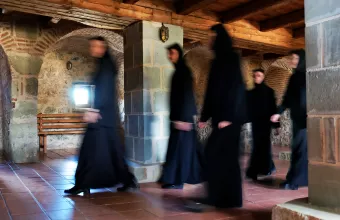 Δικηγόρος Αδελφότητας: 2 νεκρές, 2 στη ΜΕΘ από κορωνοϊό – «Δεν είναι άντρο αντιεμβολιαστών»