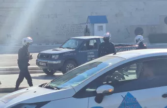 Έφτασε με αγροτικό έως το μνημείο του Αγνώστου Στρατιώτη - Απειλούσε να ανατιναχθεί (vid)