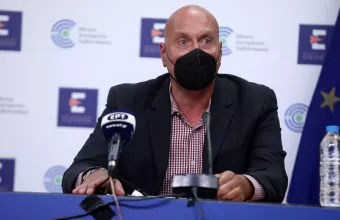 Ζαούτης σε ΣΚΑΪ 100,3: Η τρίτη δόση δρα γρηγορότερα και παρέχει πιο μακρόχρονη προστασία