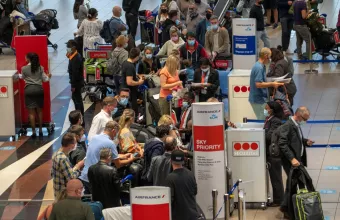 Μετάλλαξη Όμικρον: Σε απελπισία ταξιδιώτες στη Νότια Αφρική - Ψάχνουν τρόπο να επιστρέψουν