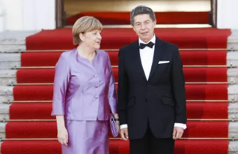 Ζάουερ: Ο σύζυγος της Μέρκελ επικρίνει «την τεμπελιά» των Γερμανών που δεν εμβολιάζονται