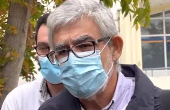 Κατέρρευσε on camera από την κούραση ο υπεύθυνος κλινικής Covid του νοσοκομείου Λάρισας (vid)