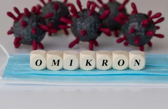 «Όμικρον»: Τι γνωρίζουμε και τι όχι για το νέο στέλεχος-Καθηγητές του ΕΚΠΑ αναλύουν τα δεδομένα