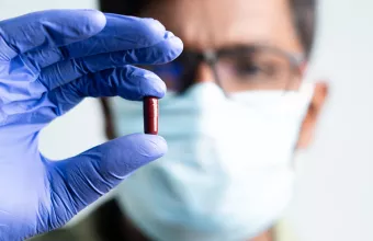 Κορωνοϊός: Η Pfizer υπέβαλε αίτημα για κατεπείγουσα έγκριση του αντιιικού χαπιού της