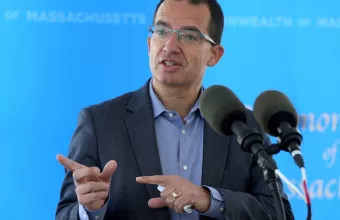 Επικεφαλής Moderna: Τα εμβόλια κατά της Όμικρον δεν είναι το ίδιο αποτελεσματικά