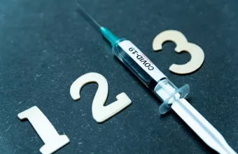 Κορωνοϊός: Αποτελεσματική η τρίτη δόση απέναντι στην Όμικρον-Επιβεβαίωση από βρετανική μελέτη