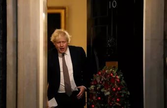 Κορωνο-πάρτι κάθε Παρασκευή στην Ντάουνινγκ Στριτ- Αγόρασαν μέχρι και ψυγειάκι για δροσερές μπύρες