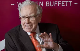 Μπάφετ: Δώρισε μετοχές της Berkshire αξίας ρεκόρ 6 δισεκατομμυρίων δολαρίων