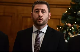 Πρόταση μομφής: Διαφωνία Τασούλα - ΚΙΝΑΛ για το αίτημα του Νίκου Ανδρουλάκη