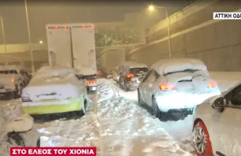 Παραμένει κλειστή η Αττική Οδός -Εγκλωβισμένοι οδηγοί