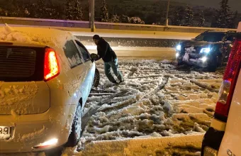 Με την συμμετοχή στρατού ο απεγκλωβισμός των οδηγών στην Αττική Οδό