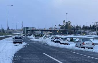 Σε σοβαρή κατάσταση 62χρονος οδηγός που  υπέστη έμφραγμα ενώ ήταν εγκλωβισμένος επί ώρες στην Αττική Οδό