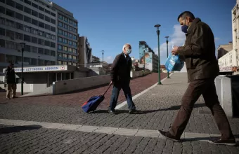 «Προς δραματική μείωση κρουσμάτων αν διατηρηθεί το ιδιότυπο κλείσιμο»-Η πρόβλεψη του γιατρού Παυλάκη στον ΣΚΑΪ