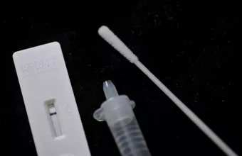 Κυβερνητικές πηγές: Υπάρχει το αναγκαίο απόθεμα σε self test για όλους τους δικαιούχους