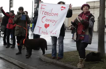 Οντάριο: Πρόστιμα και φυλακή στους φορτηγατζήδες που διαδηλώνουν κατά των μέτρων -Απειλούν να τους πάρουν τα οχήματα